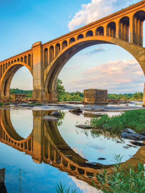 Richmond Railroad Bridge over the James River, Virginia, US.